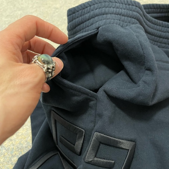 Like New Men’s Large Givenchy Bermuda Drawstring Shorts 4G Logo Embroidered Navy - Picture 9 of 14